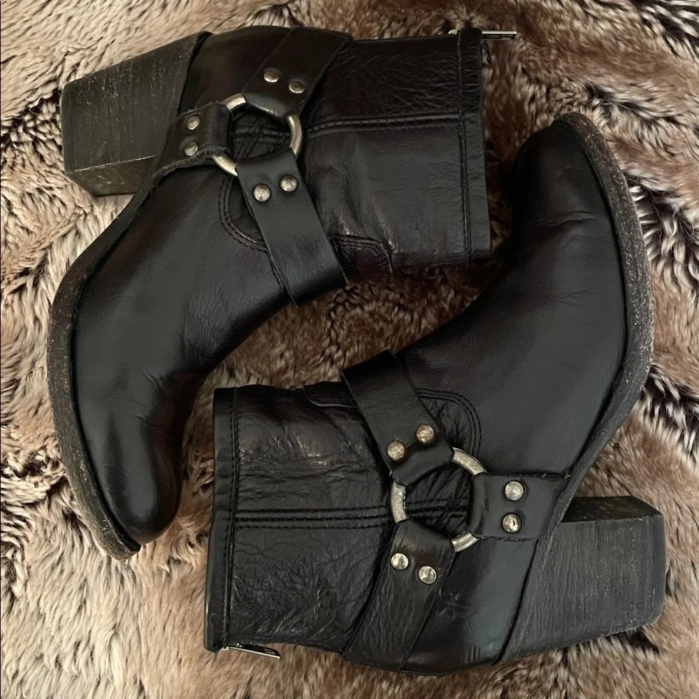 Frye Tabitha Harness Short Block-Heel Booties size 5.5